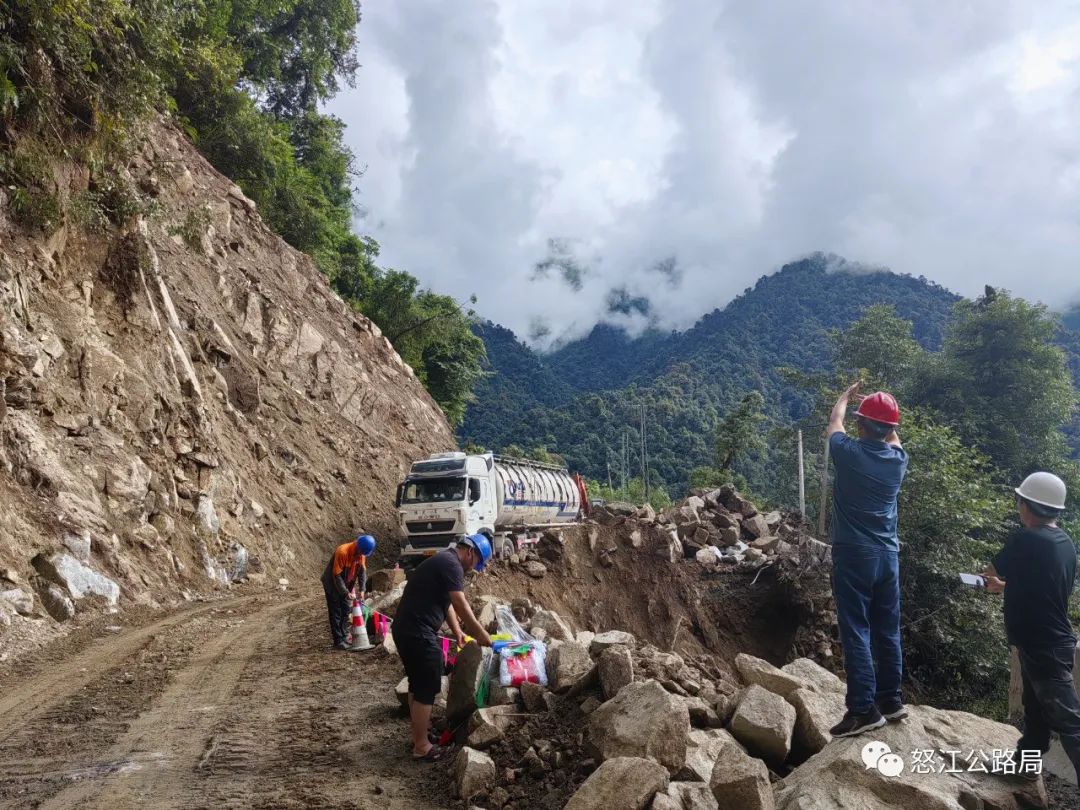 独龙江乡道路建设带动地方经济腾飞，最新交通新闻揭秘发展之路。